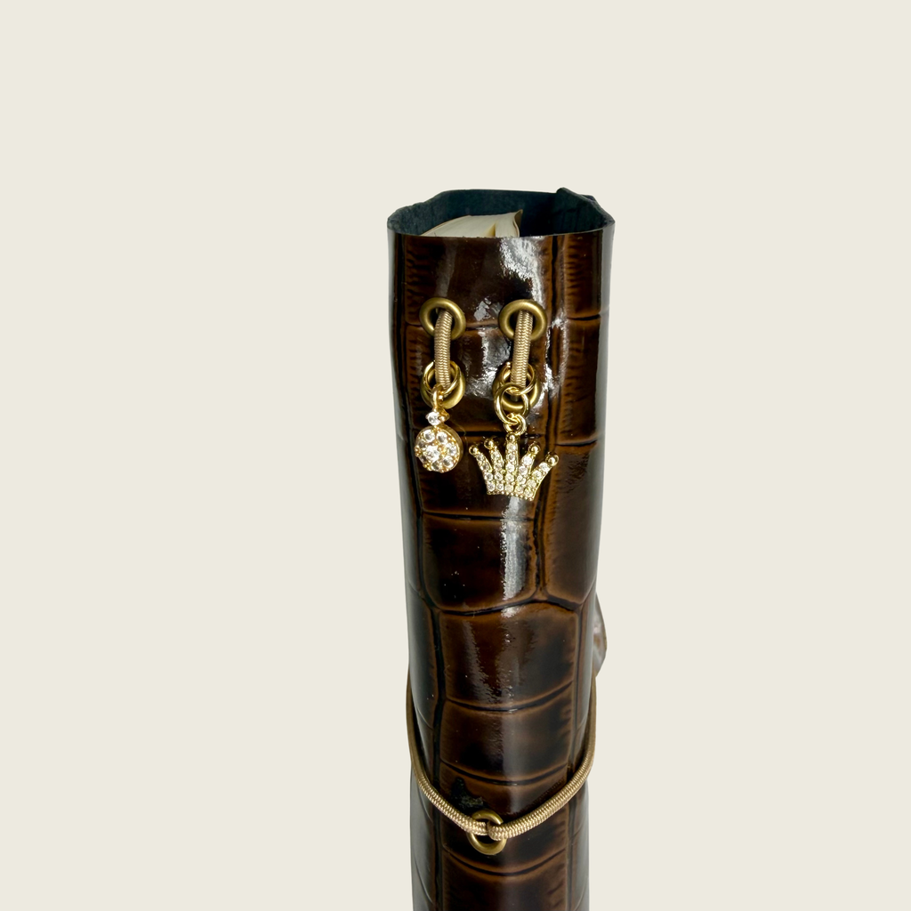 Mini Hot Fudge A6 brown patent leather finish, classy and elegant