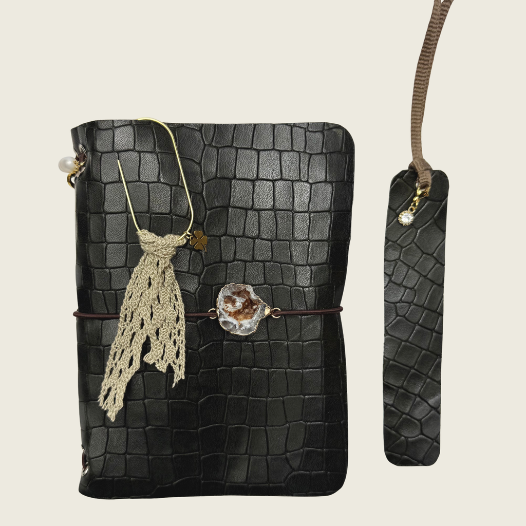 Mini Dark Forest A6 in a dark beautiful green leather with a rich timeless character.