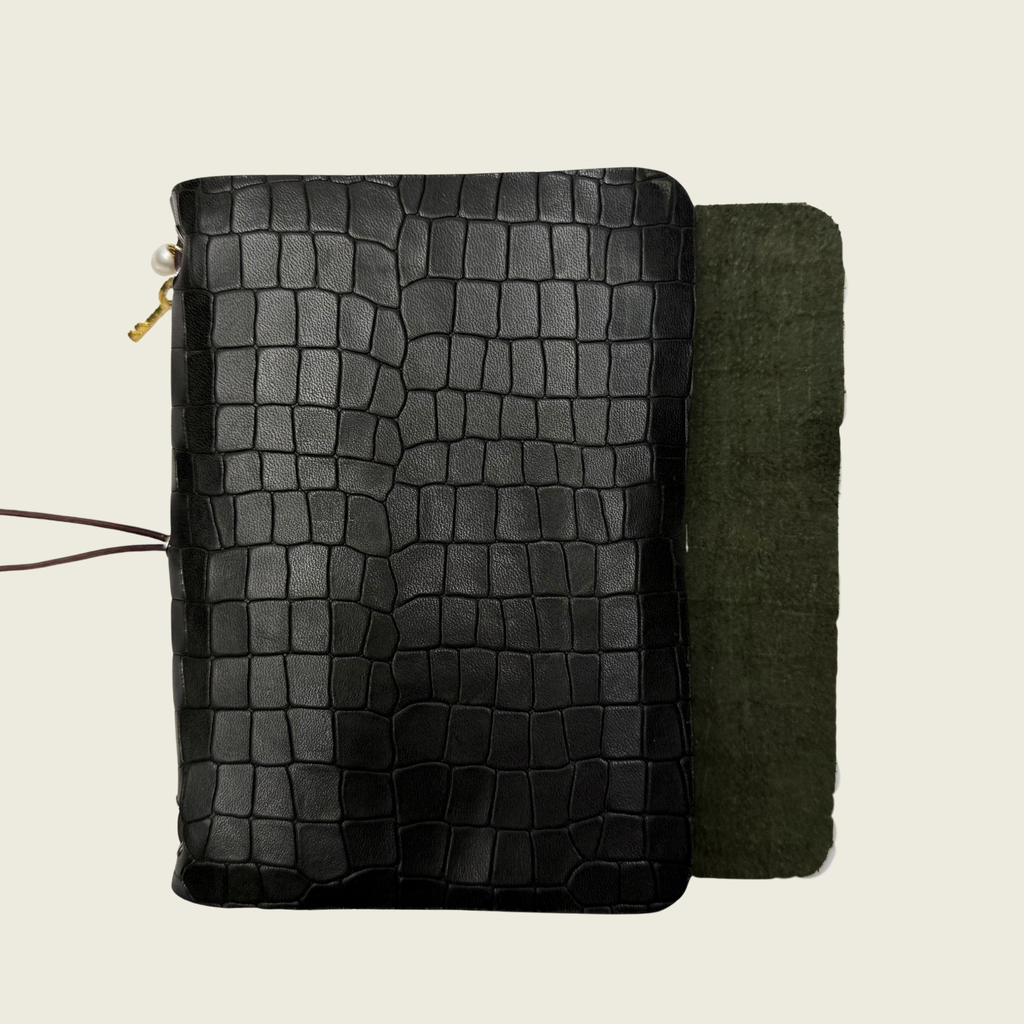 Mini Dark Forest A6 in a dark beautiful green leather with a rich timeless character.