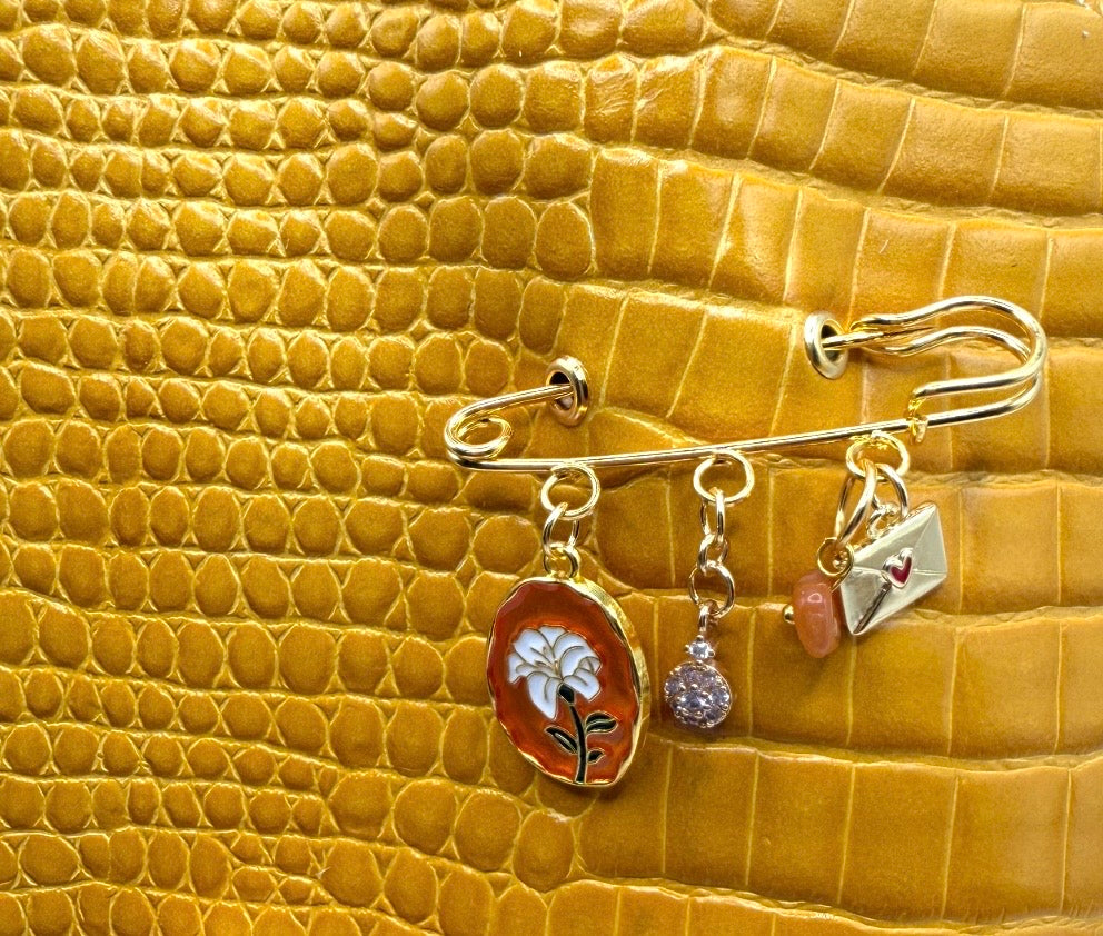 Amber glow A5 in rich caramel leather captures the warmth of sunlight tones organic beauty.