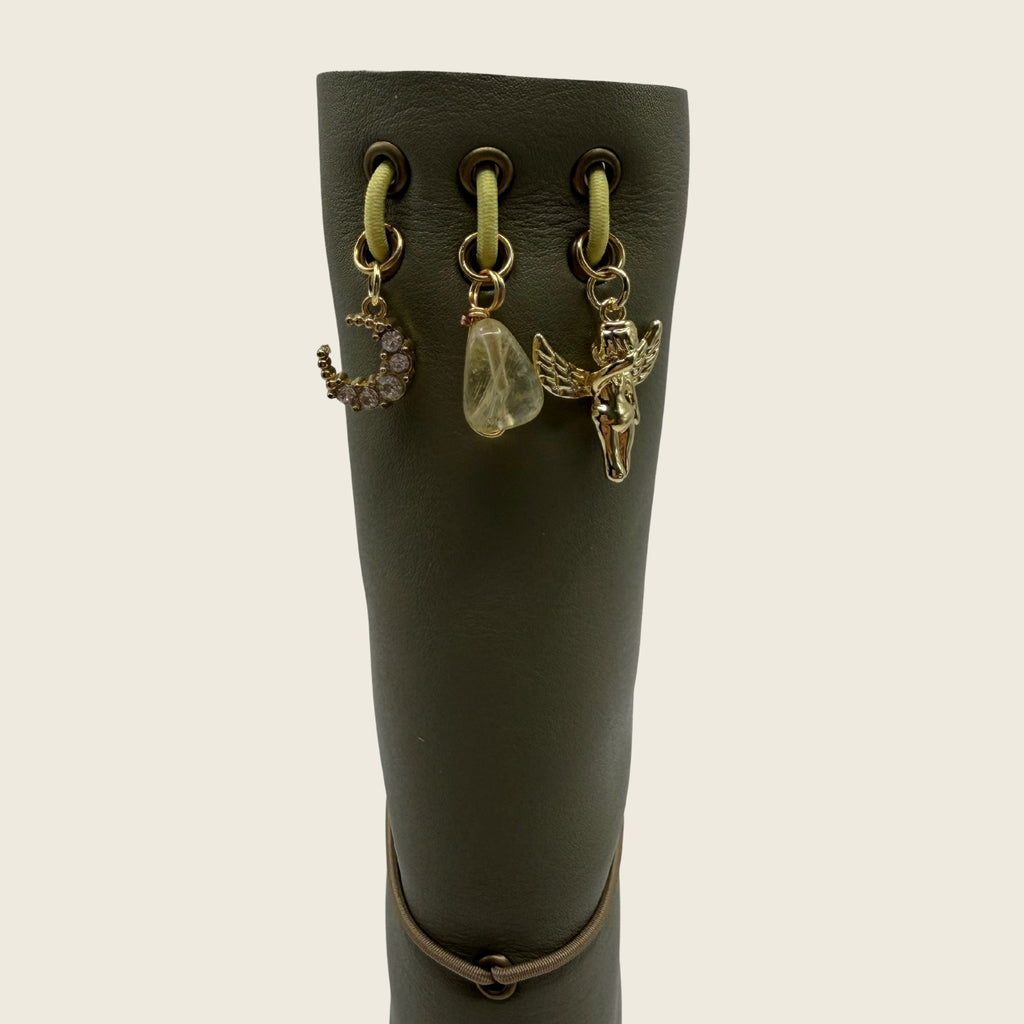 Soft olive A5 Delicate perforated pattern, with an ornamental touch. Smooth and refined, yet full of depth.