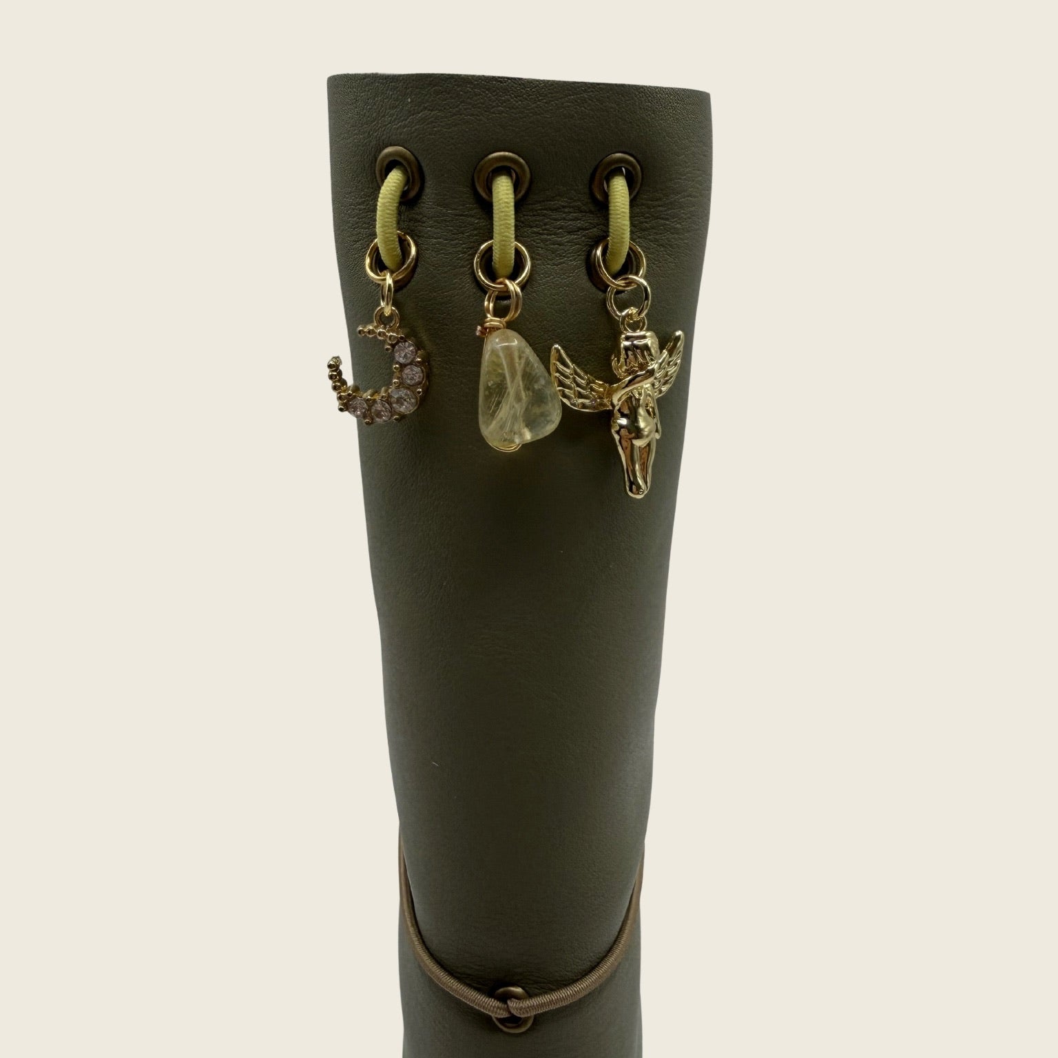 Soft olive A5 Delicate perforated pattern, with an ornamental touch. Smooth and refined, yet full of depth.