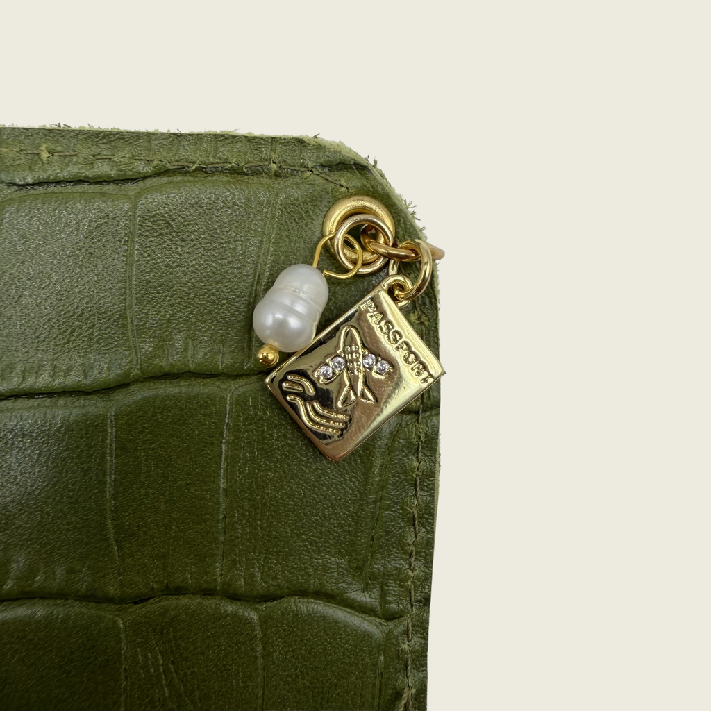 Luminous soft green moss, embossed in crocodile texture, distinctive elegance.