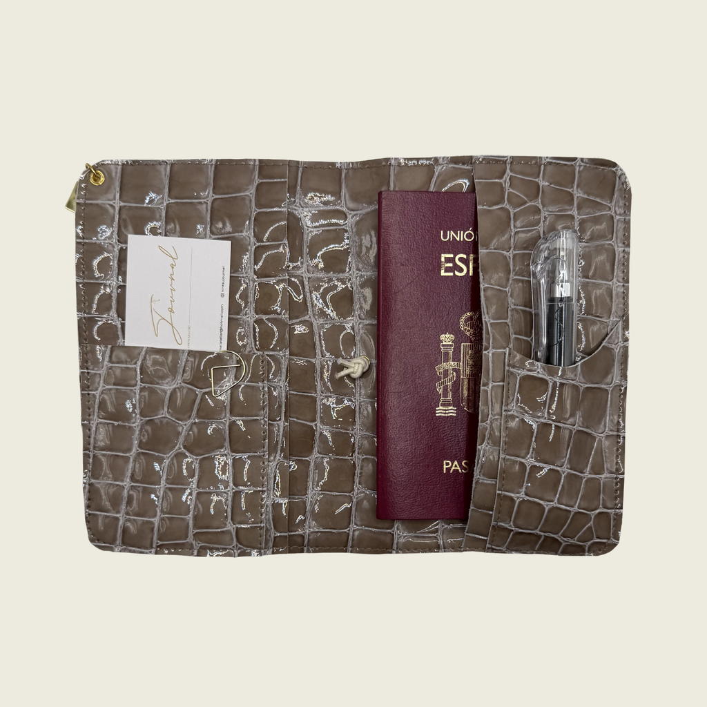 Soft taupe tone, patent leather, effortlessly elegant.